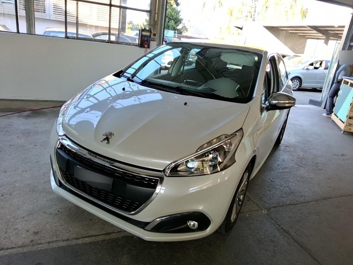 2017 PEUGEOT 208 1.2i STT, 110 HP