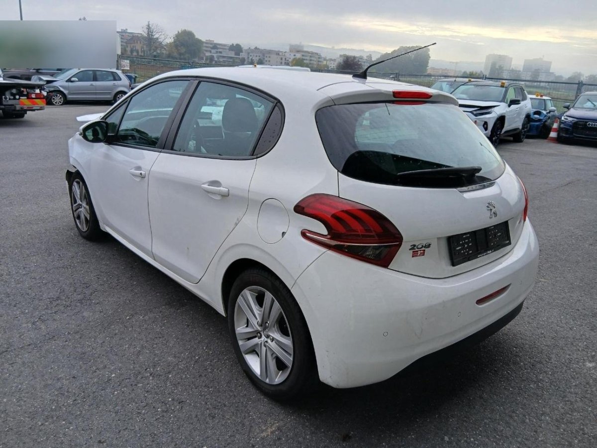 2018 PEUGEOT 208 1.2i STT , 82 HP